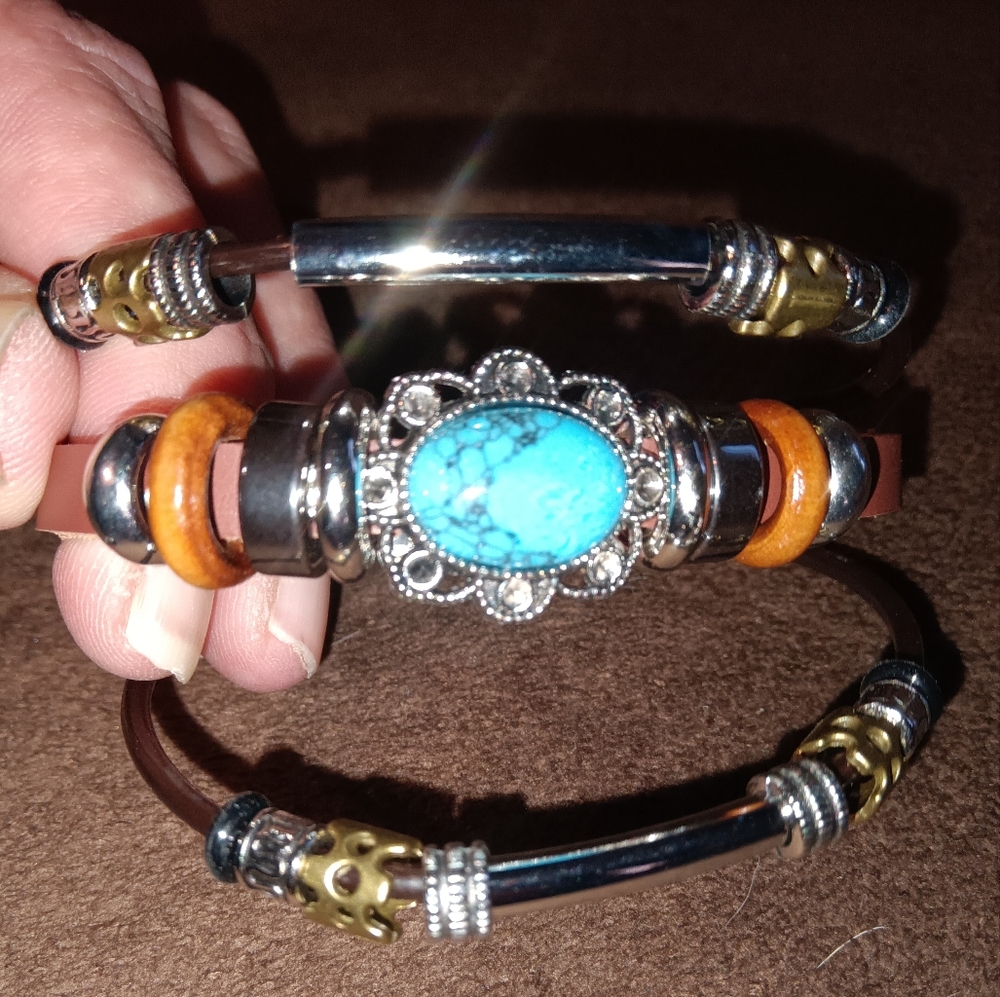 Turquoise leather bracelet